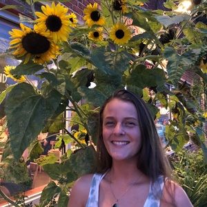 Meet your Posher, Lara